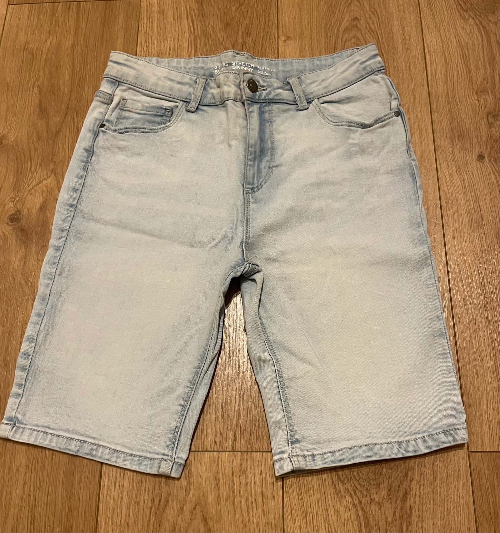 Bermuda jeans com bolsos – photo 3